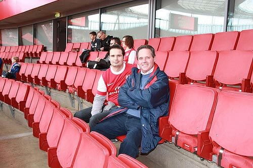 Marcel Advocaat met medereiziger